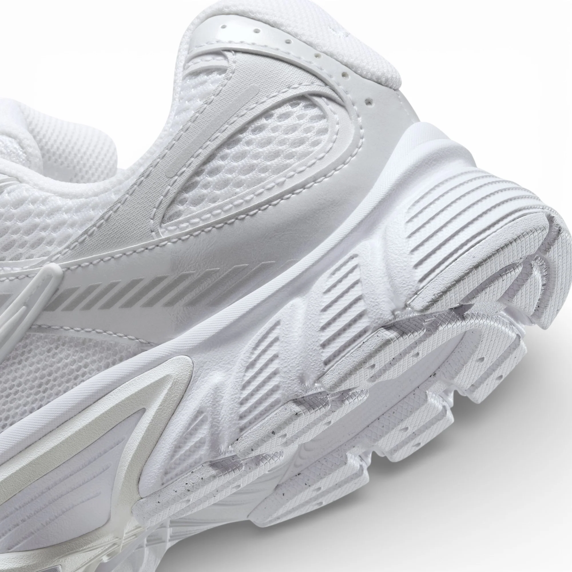 Souliers mode Nike pour femmes - NIKE V5 RNR - Image 7